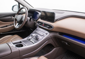 Подержанный автомобиль Hyundai Santa Fe 2021 года (10 фото)