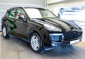 Подержанный автомобиль Porsche Cayenne 2015 года (3 фото)