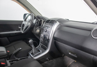 Подержанный автомобиль Suzuki Grand Vitara 2009 года (9 фото)