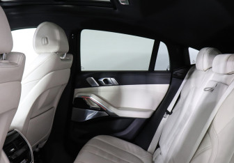 Подержанный автомобиль BMW X6 2021 года (14 фото)