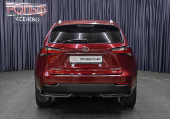 Подержанный автомобиль Lexus NX 2015 года (6 фото)