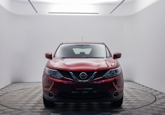 Подержанный автомобиль Nissan Qashqai 2015 года (2 фото)