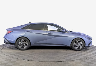 Подержанный автомобиль Hyundai Elantra Sedan 2024 года (4 фото)