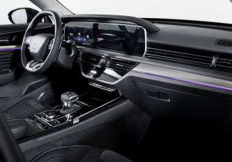 Подержанный автомобиль Hongqi HS5 2024 года (9 фото)