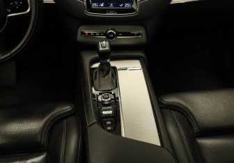 Подержанный автомобиль Volvo XC90 2016 года (9 фото)