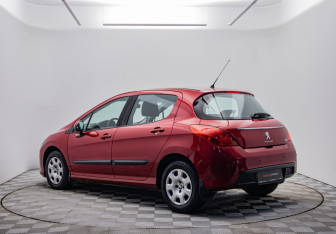 Подержанный автомобиль Peugeot 308 Hatchback 2011 года (7 фото)