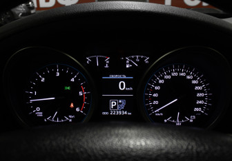 Подержанный автомобиль Toyota Land Cruiser Suv 2014 года (15 фото)