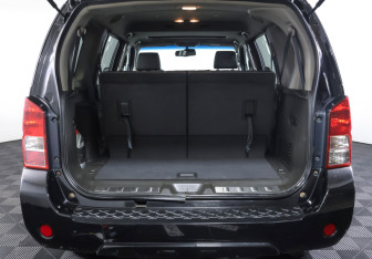Подержанный автомобиль Nissan Pathfinder 2011 года (9 фото)