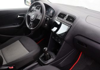 Подержанный автомобиль Volkswagen Polo Sedan 2013 года (10 фото)
