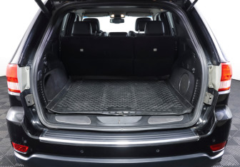 Подержанный автомобиль Jeep Grand Cherokee 2012 года (9 фото)