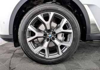 Подержанный автомобиль BMW X7 2020 года (19 фото)
