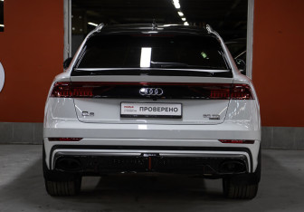 Подержанный автомобиль Audi Q8 2020 года (6 фото)