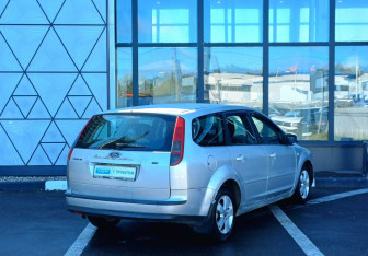 Подержанный автомобиль Ford Focus Wagon 2005 года (5 фото)