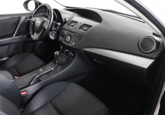 Подержанный автомобиль Mazda 3 Sedan 2012 года (10 фото)