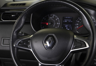 Подержанный автомобиль Renault Arkana 2020 года (13 фото)