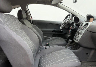 Подержанный автомобиль Opel Corsa 2010 года (10 фото)