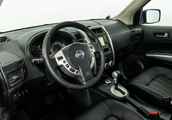 Подержанный автомобиль Nissan X-Trail 2013 года (7 фото)