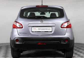 Подержанный автомобиль Nissan Qashqai 2012 года (6 фото)