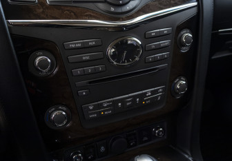 Подержанный автомобиль Infiniti QX56 2012 года (20 фото)