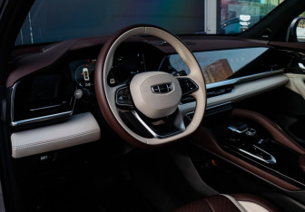 Подержанный автомобиль Geely Monjaro 2023 года (16 фото)