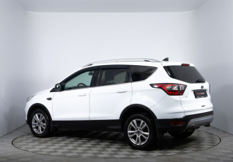 Подержанный автомобиль Ford Kuga 2017 года (7 фото)