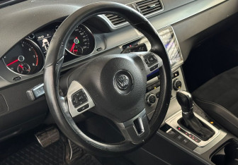 Подержанный автомобиль Volkswagen Passat CC 2012 года (12 фото)