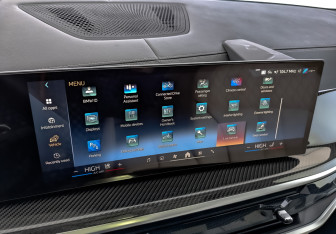 Подержанный автомобиль BMW X7 2025 года (28 фото)