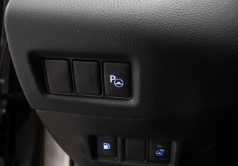 Подержанный автомобиль Toyota C-HR 2019 года (19 фото)