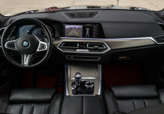 Подержанный автомобиль BMW X5 2021 года (18 фото)