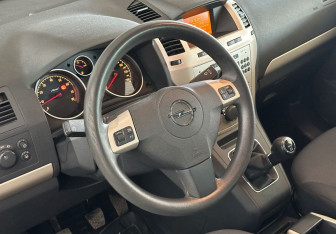 Подержанный автомобиль Opel Zafira Compactvan 2008 года (13 фото)