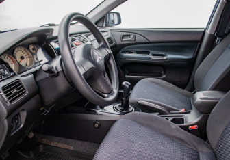 Подержанный автомобиль Mitsubishi Lancer Sedan 2006 года (10 фото)