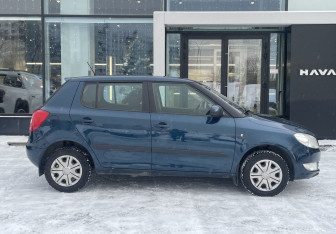 Подержанный автомобиль Skoda Fabia Hatchback 2011 года (4 фото)