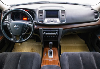 Подержанный автомобиль Nissan Teana 2010 года (13 фото)