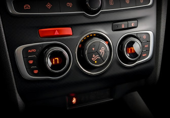 Подержанный автомобиль DS 4 2016 года (25 фото)