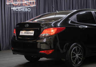 Подержанный автомобиль Hyundai Solaris Sedan 2015 года (20 фото)