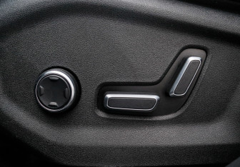 Подержанный автомобиль Geely Monjaro 2023 года (16 фото)