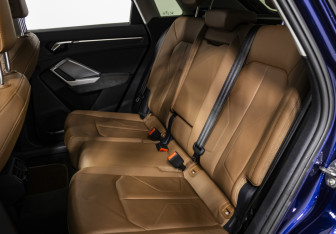 Подержанный автомобиль Audi Q3 2021 года (15 фото)