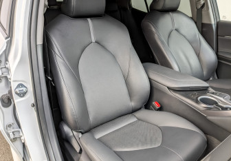 Подержанный автомобиль Toyota Camry Sedan 2021 года (23 фото)