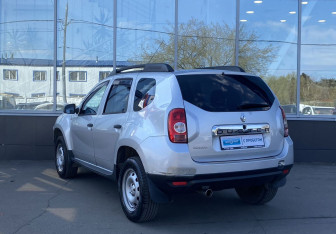 Подержанный автомобиль Renault Duster 2012 года (7 фото)