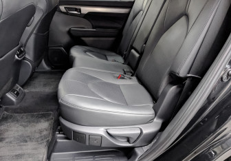 Подержанный автомобиль Toyota Highlander 2024 года (17 фото)