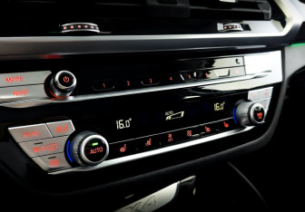 Подержанный автомобиль BMW X4 2020 года (29 фото)