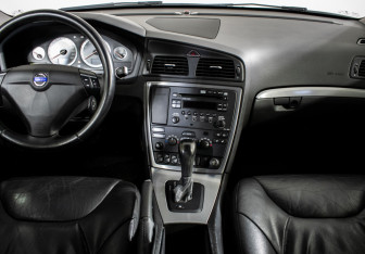 Подержанный автомобиль Volvo S60 2007 года (11 фото)