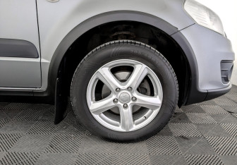Подержанный автомобиль Suzuki SX4 Hatchback 2013 года (18 фото)