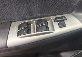 Подержанный автомобиль Toyota Corolla Sedan 2003 года (15 фото)