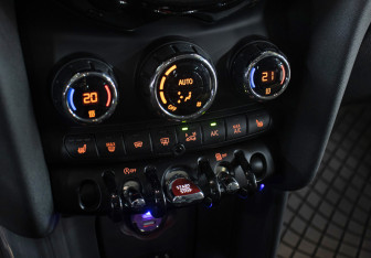 Подержанный автомобиль MINI Hatch 2016 года (20 фото)