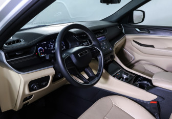 Подержанный автомобиль Jeep Grand Cherokee 2023 года (15 фото)