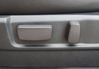 Подержанный автомобиль Peugeot 4007 2010 года (12 фото)