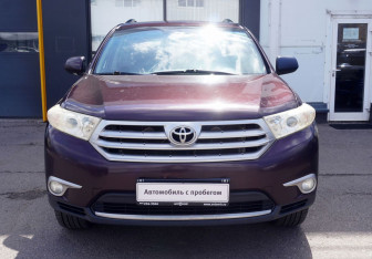 Подержанный автомобиль Toyota Highlander 2011 года (2 фото)