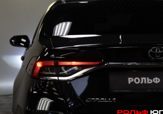 Подержанный автомобиль Toyota Corolla Sedan 2019 года (22 фото)