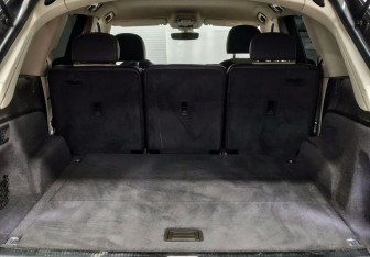 Подержанный автомобиль Audi Q7 2015 года (14 фото)